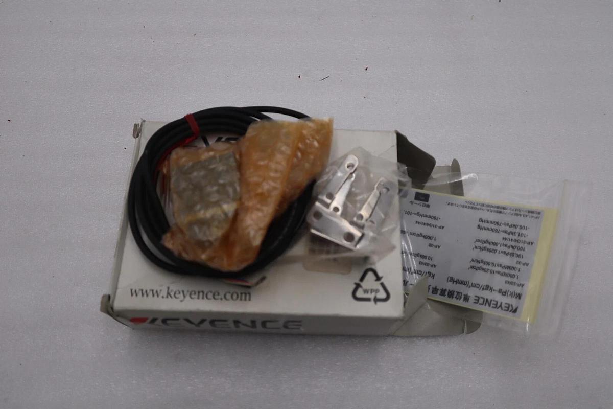 NEW OPEN BOX Keyence AP-33A Digital Pressurre Sensor STOCK 609-D