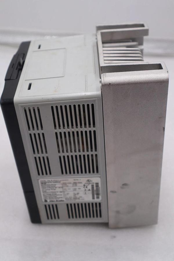 Used 20AD8P0A3AYNANC0 ALLEN BRADLEY POWERFLEX 70 5HP AC DRIVE 480 VOLT STOCK 3303