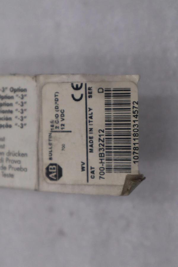 NEW OPEN BOX AB Allen Bradley 700-HB32Z12 General Purpose Relay STK 2082CC