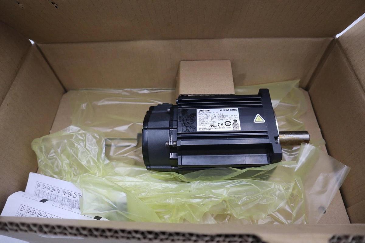 NEW OMRON R88M-K1K530T AC SERVO MOTOR OMNUC G5-SERIES STOCK 2302-D