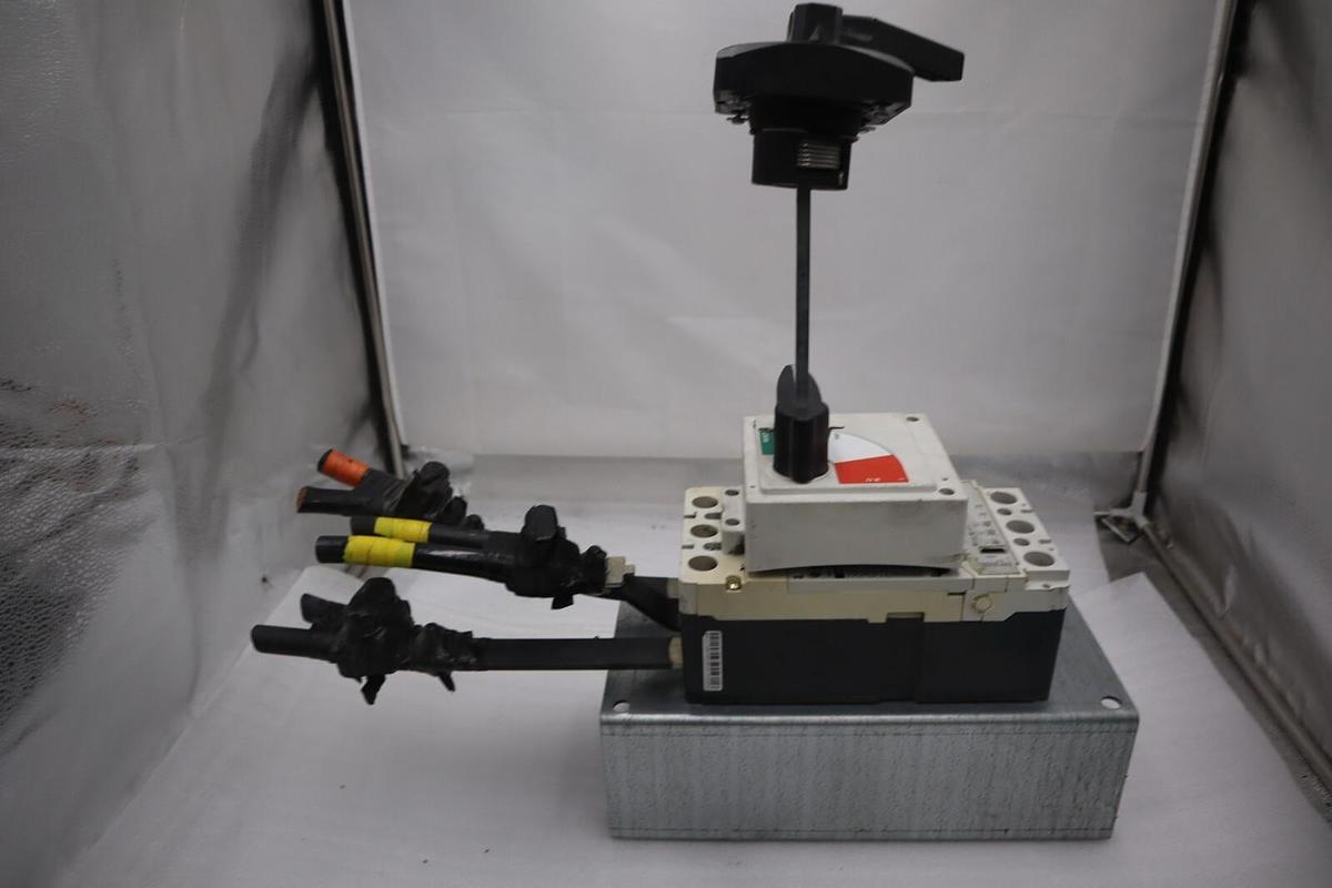 Used ALLEN BRADLEY 140UL6D3D30/ 140U-L6D3-D30 MOLDED CASE CIRCUIT BREAKER STOCK 709-A