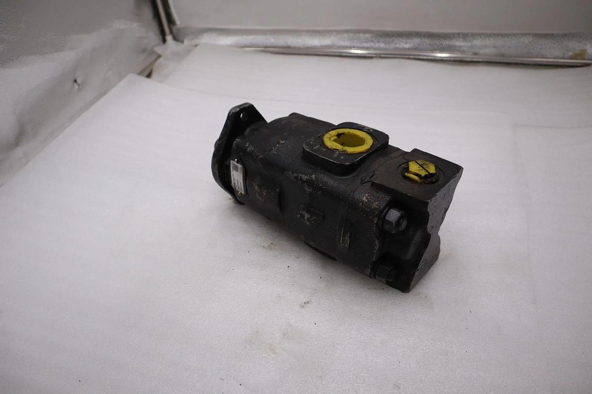 Used 3269121137 Parker Commercial Intertech Gear Pump STOCK H1841