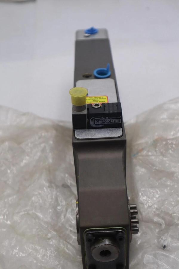 BTM CORP 74500E-733228H-135AR-SC2P DC PNEUMATIC POWER CLAMP #827A