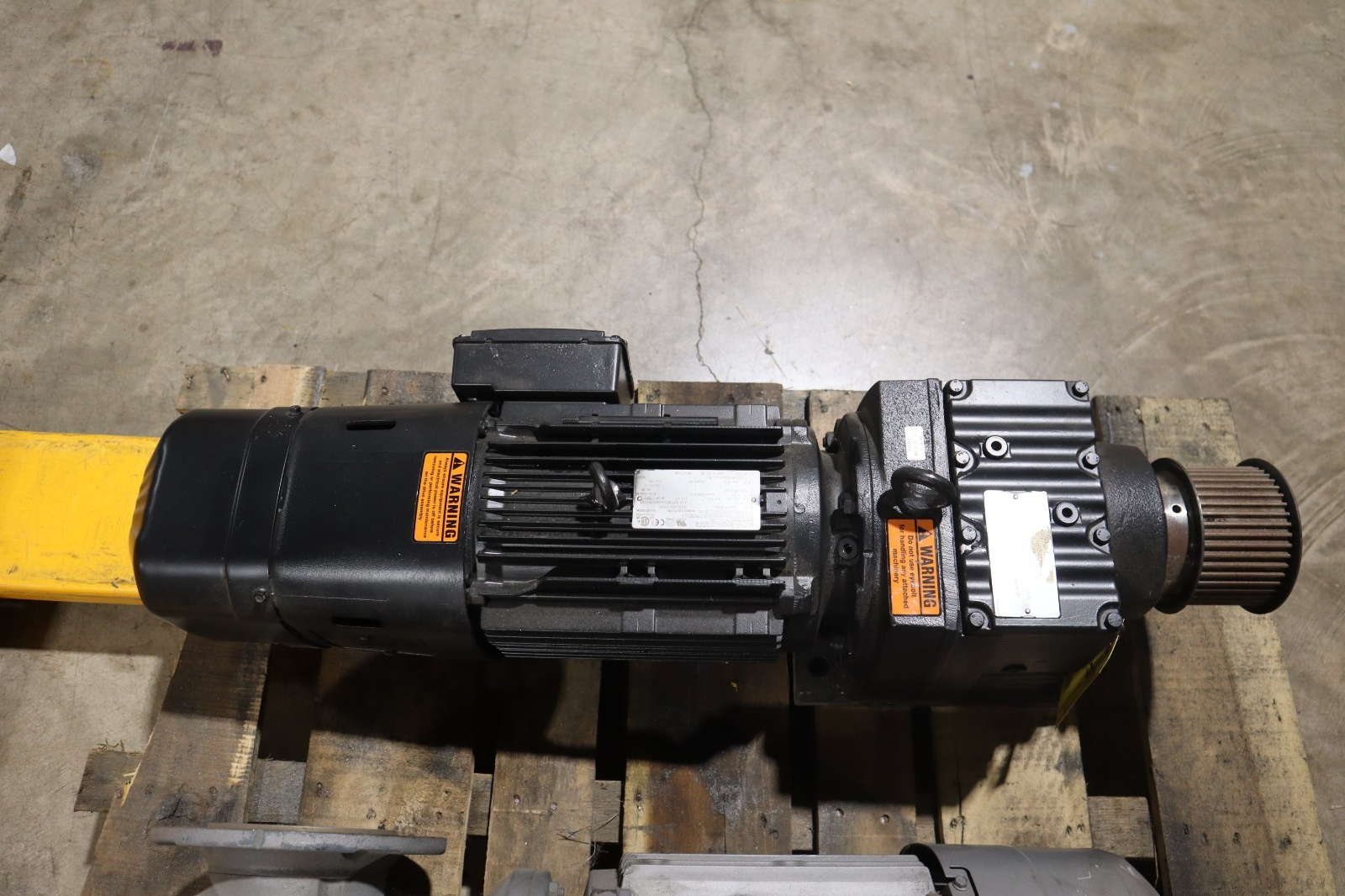 Used SEW-EURODRIVE R77 DRN100L4/BE5HR/TH/XV1A Gearmotor STOCK HP155
