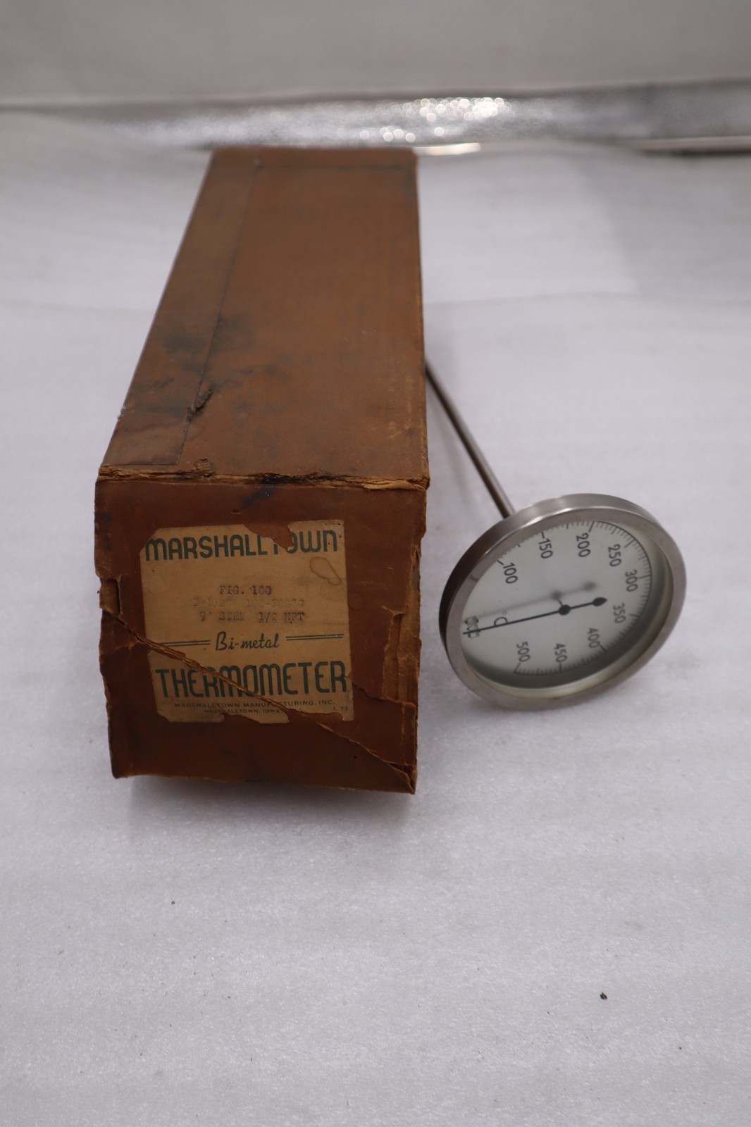 Used NEW OPEN BOX Marshall Town 3-1/2" Diameter Thermometer 100 to 500°C STK 5652CC