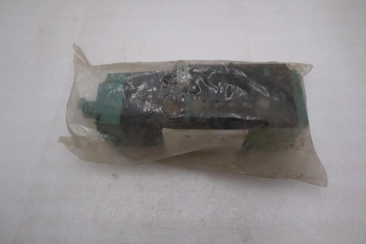 Used NEW NUMATICS 554SA400K000030 SOLENOID VALVE 110/120, 50/60 - STOCK GF461A