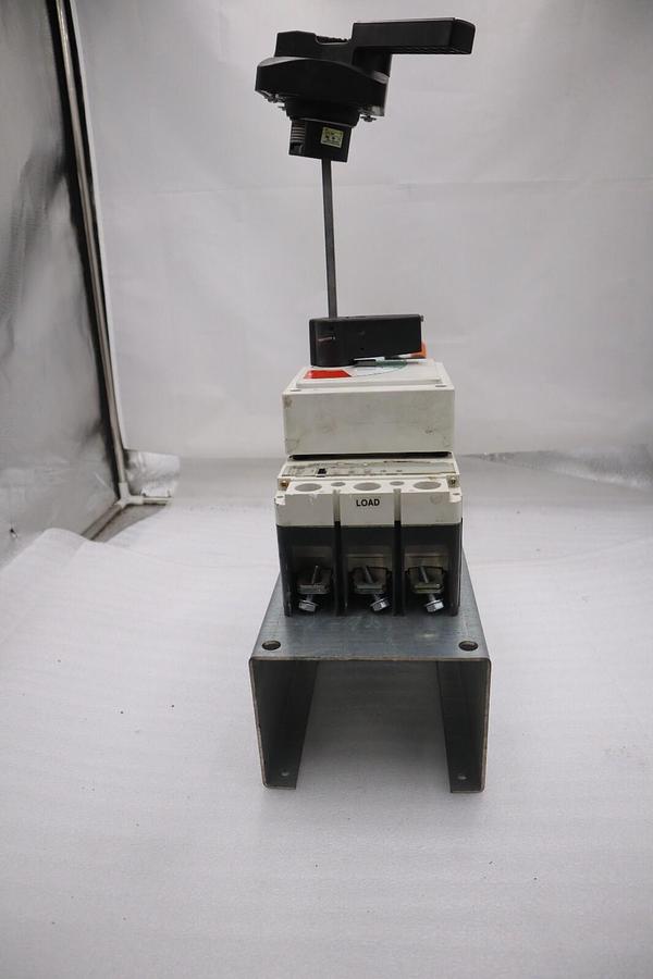 Used ALLEN BRADLEY 140UL6D3D30/ 140U-L6D3-D30 MOLDED CASE CIRCUIT BREAKER STOCK 709-A