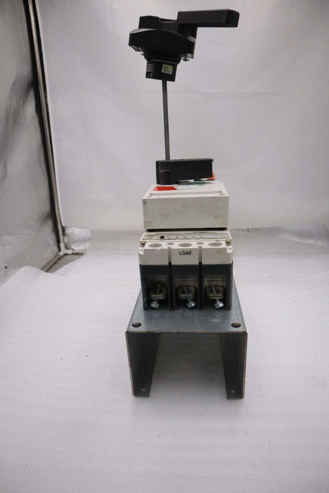 Used ALLEN BRADLEY 140UL6D3D30/ 140U-L6D3-D30 MOLDED CASE CIRCUIT BREAKER STOCK 709-A