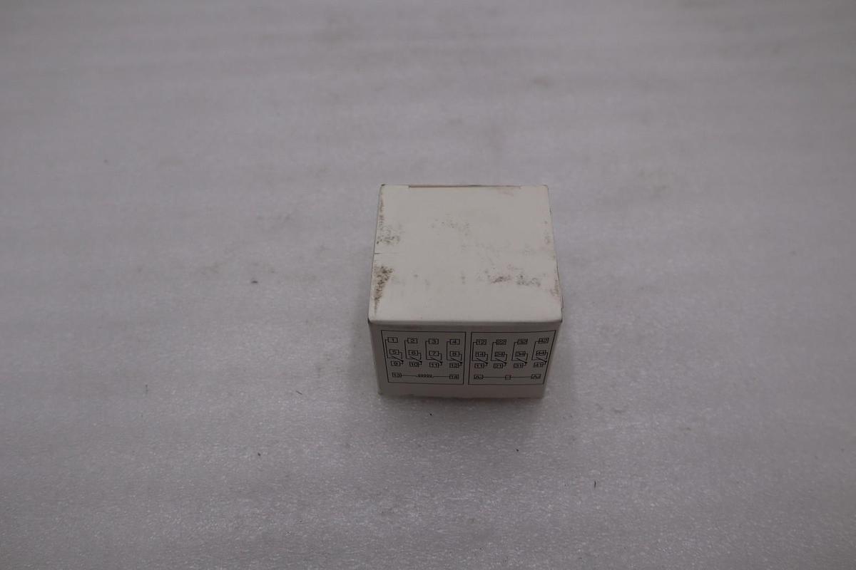 Used LOT OF 4 NEW OPEN BOX AB Allen Bradley 700 Type H Control Relay STK H743A