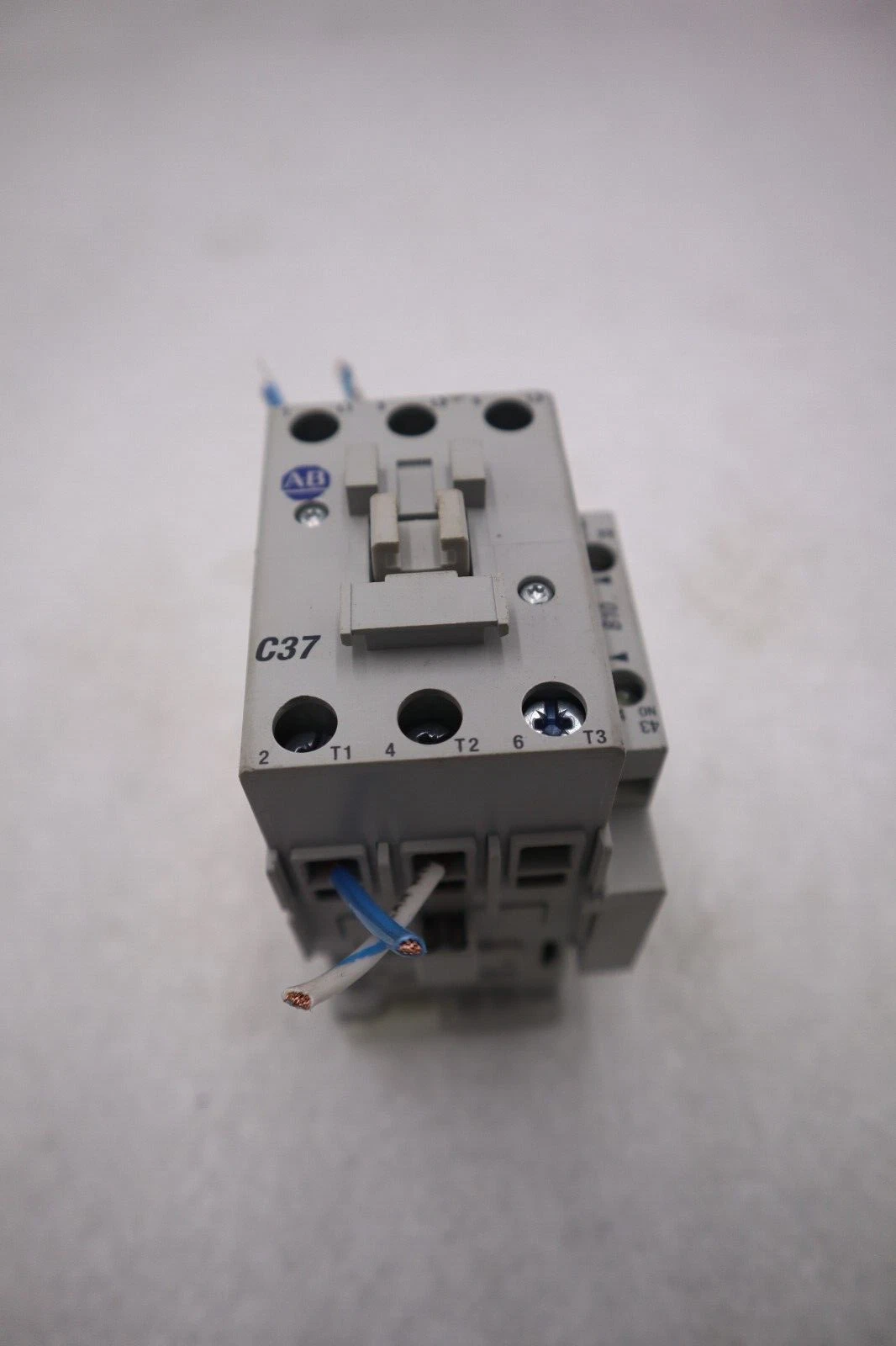 Used ALLEN-BRADLEY 100-C37D00/C CONTACTOR STOCK #K-2641