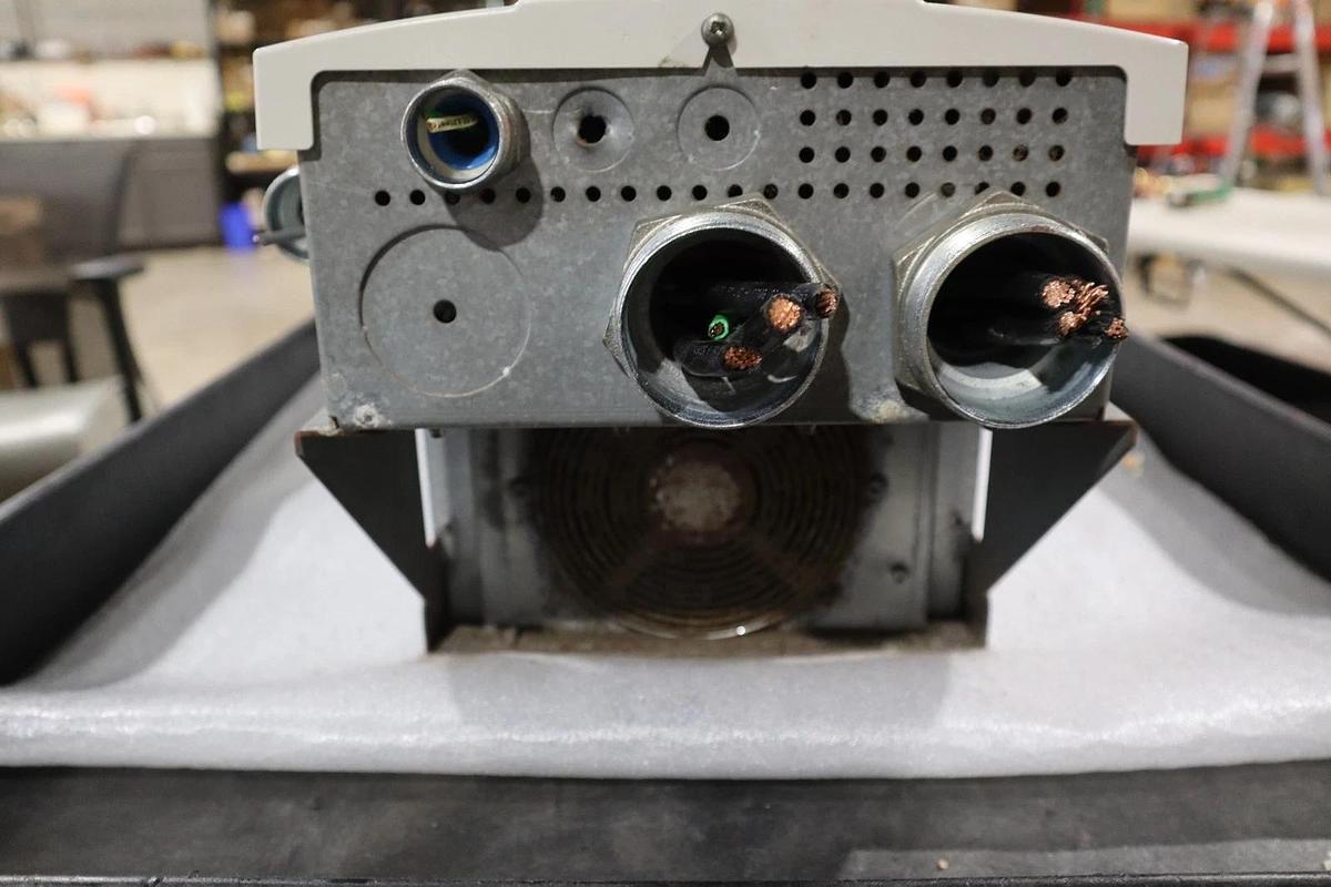 Used ABB ACH550-UH-125A-4 AC DRIVE 550 SERIES 3 PHASE 380-480 V AC STOCK S685