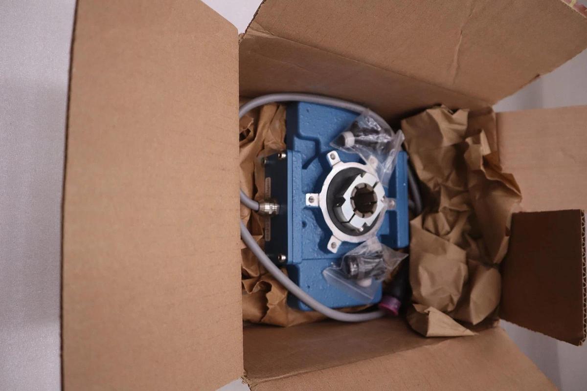 Used AVTRON HS45 / HS45FAYAY8SUA00 INCREMENTAL ENCODER NEW IN BOX STOCK SGF-153