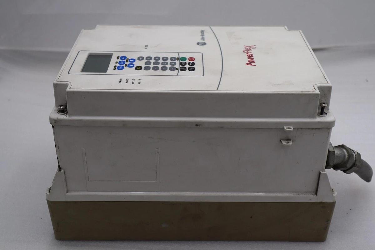 Used Allen Bradley 20AD011C3AYNAEG0 Powerflex 70 Drive VFD MFG. 2015 FRN: 5.001 1726