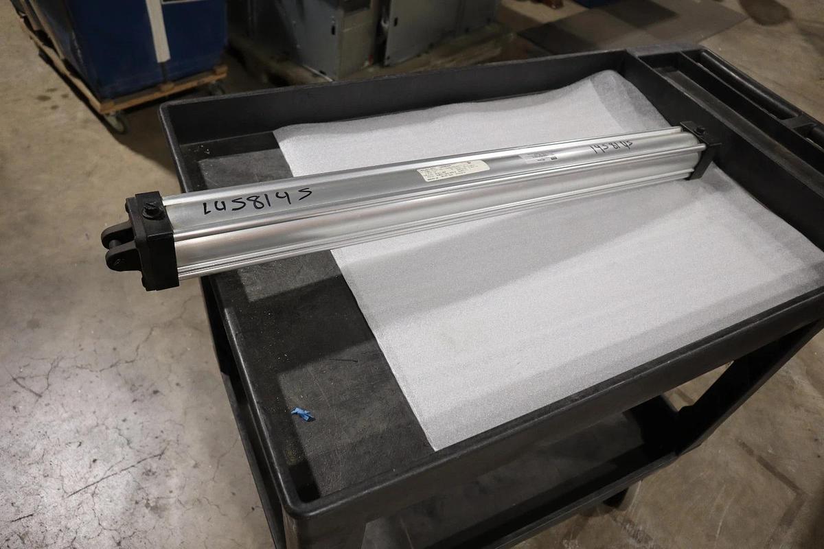 Used PARKER 1P4MA0015582 4MA SERIES TIE ROD PNEUMATIC CYLINDER STOCK H1897