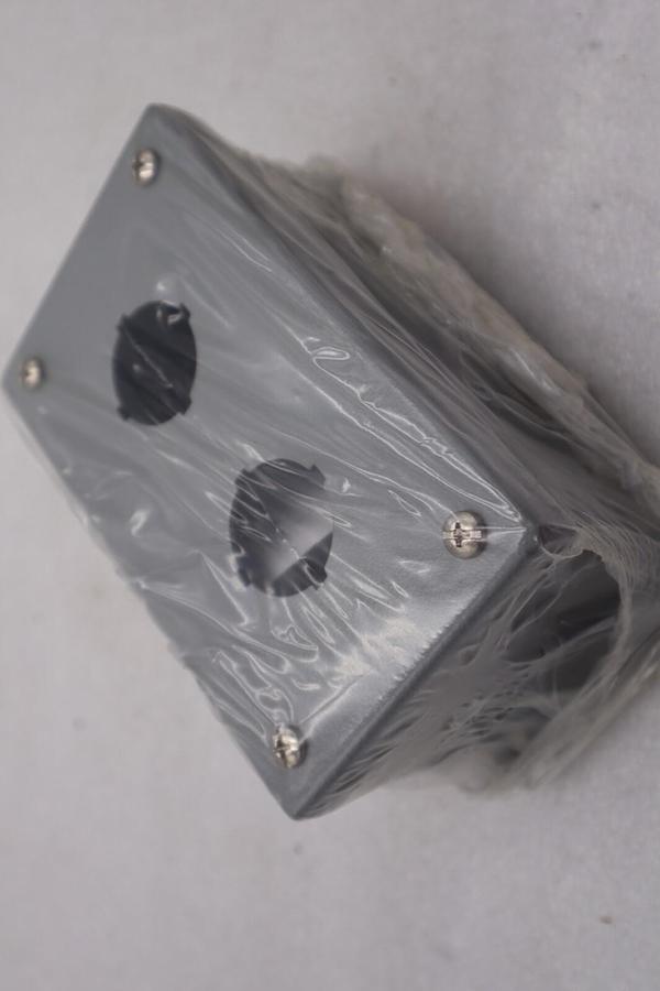 Used Hubbell Wiegmann PB2 6 x 6 x 3 N12 Push Button Enclosure New Open Box Stock#3235
