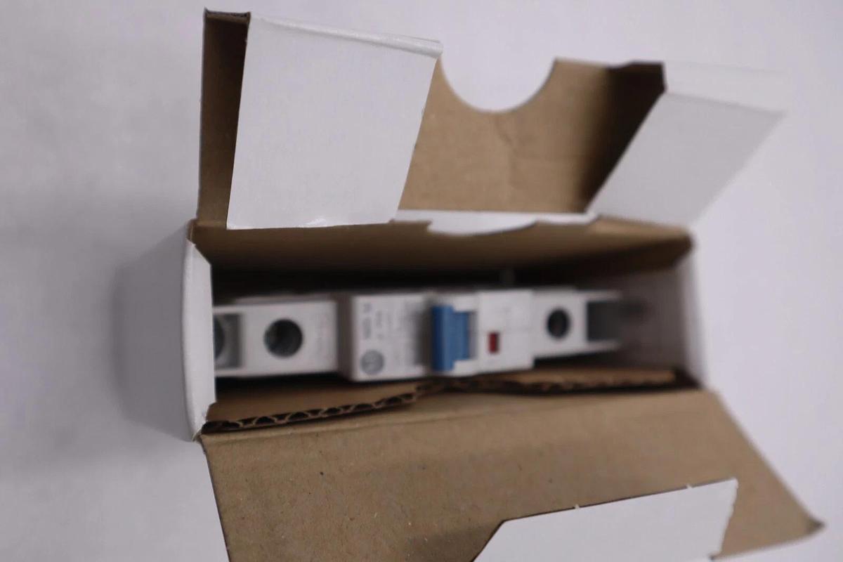 NEW OPEN BOX AB ALLEN BRADLEY 1489-M1C200 STOCK G677A