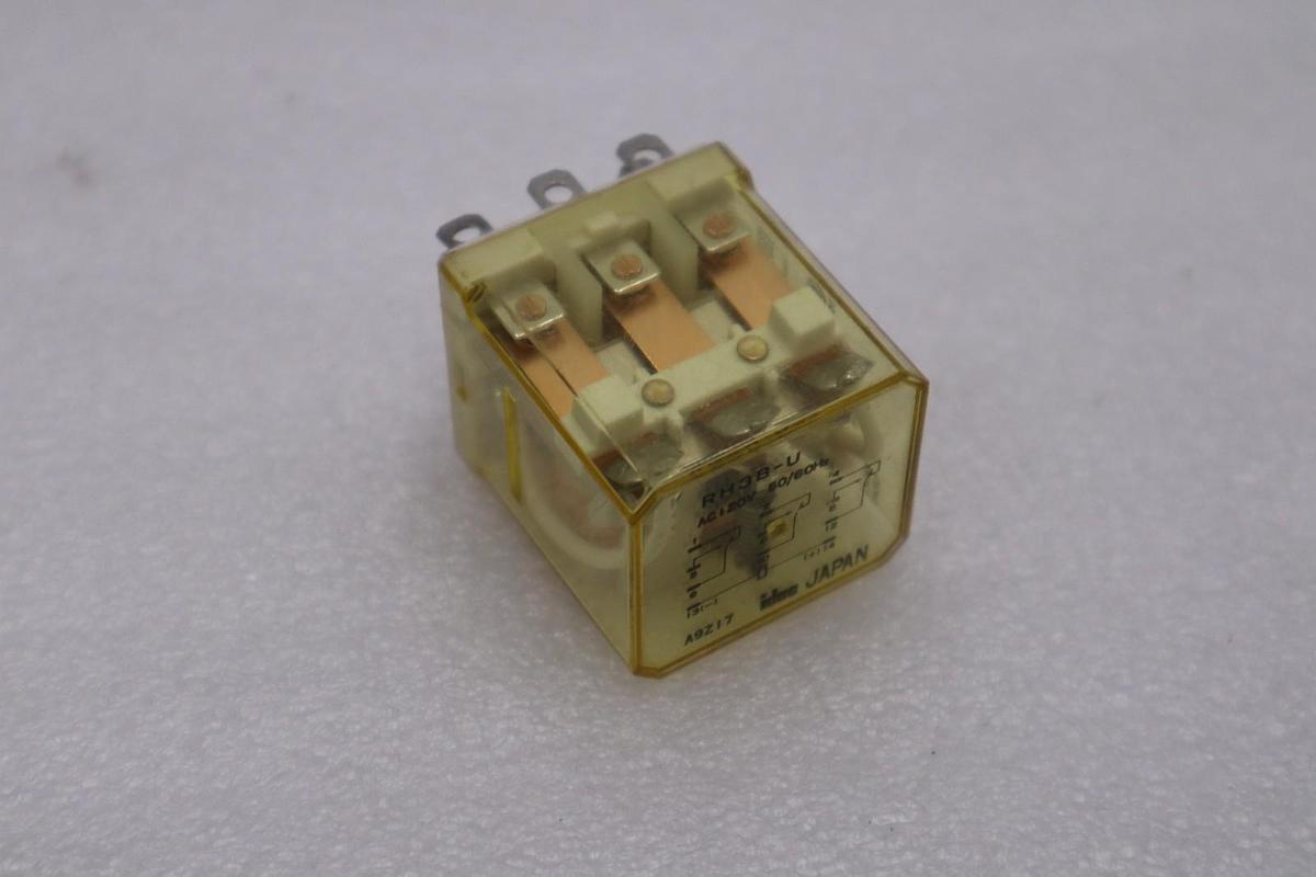 Used LOT OF 4 -- NEW OPEN BOX IDEC RH4B-U Power Relay 220VAC STK H1528A
