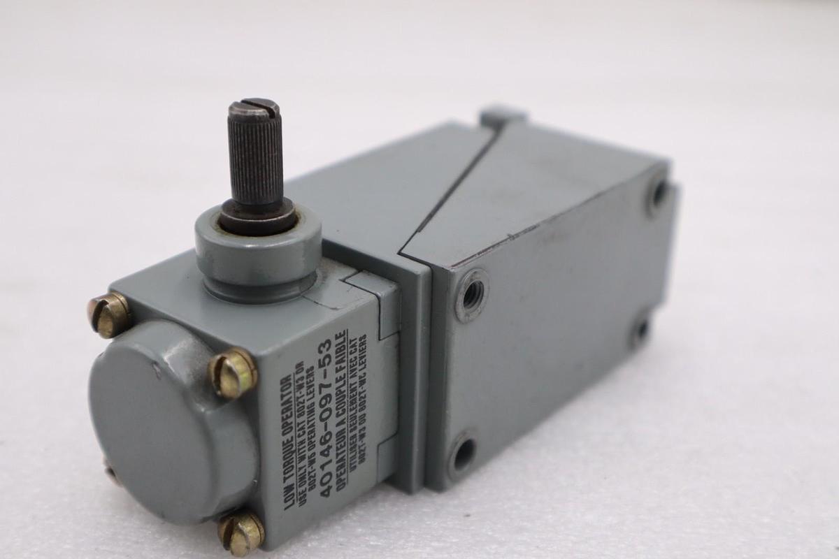 Used NEW OPEN BOX AB ALLEN BRADLEY 802T-ALP LIMIT SWITCH SER.J 802TALP STK K2112CC