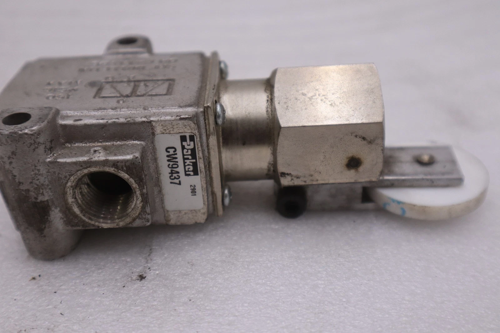 Parker CW9437 Cam Operated Pneumatic Valve NEW OPEN BOX STOCK CC89