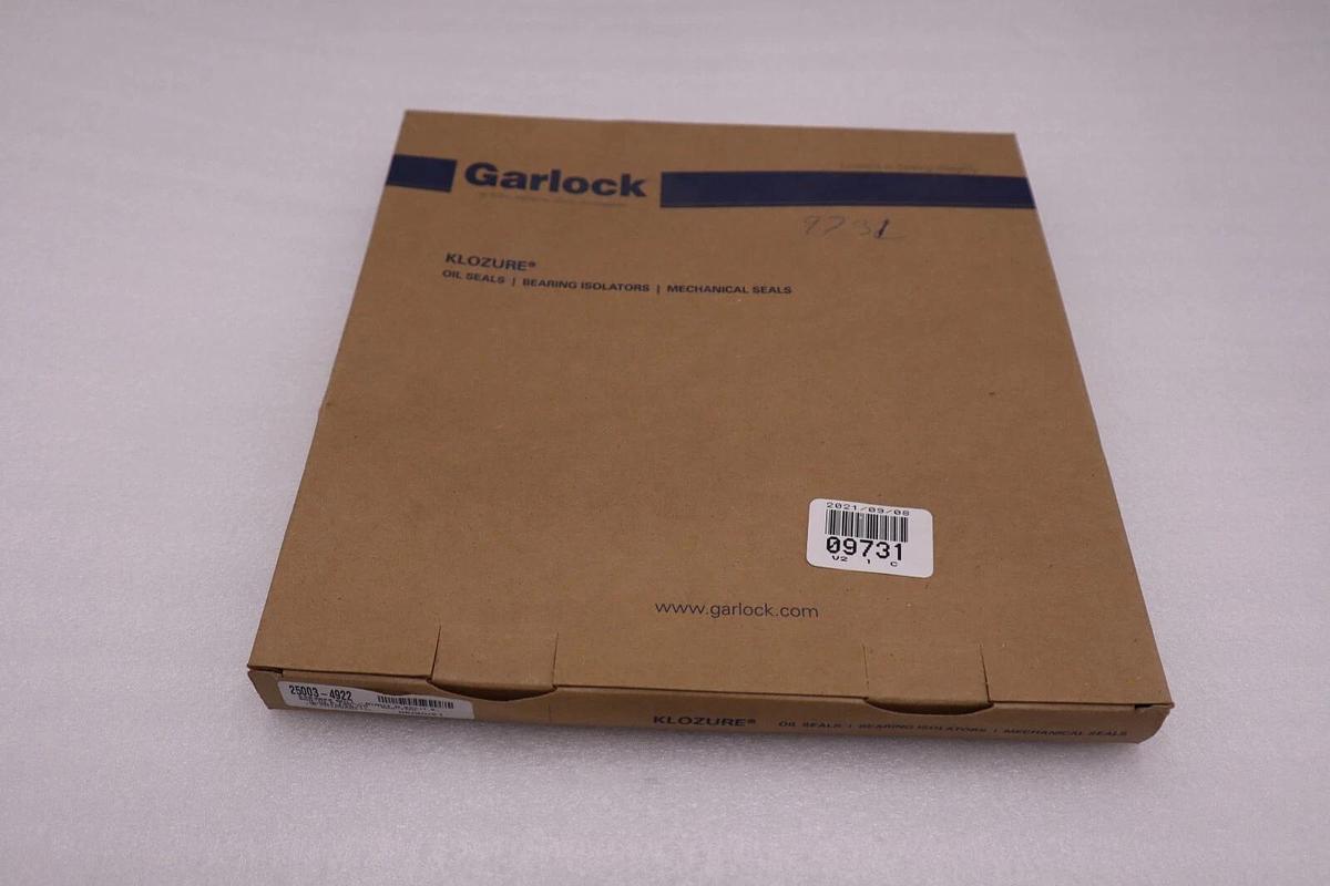 NEW GARLOCK KLOZURE 25003-4922 8.500" ID 9.750"OD OIL SEAL SPLIT STOCK 3767A