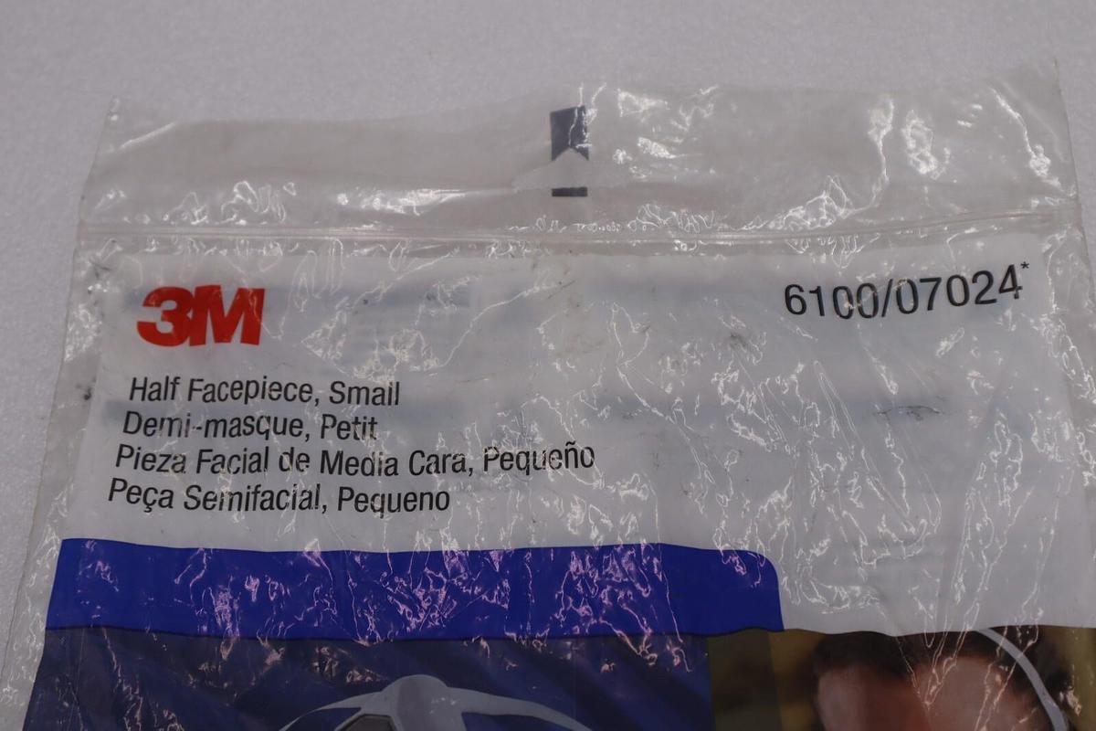 Used 3M 6100/07024 HALF FACEPIECE RESPIRATOR SMALL NEW OPEN BOX STOCK #2876