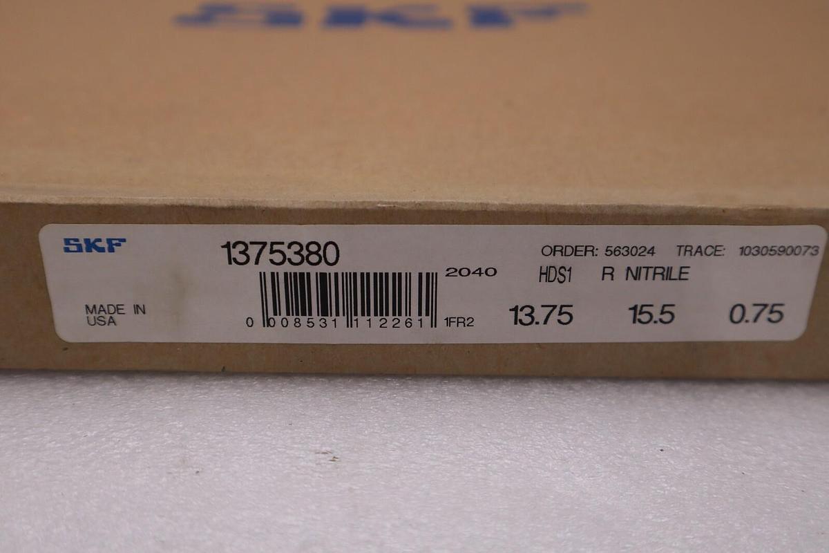 CR Seals (SKF) 1375380 Nitrile Oil Seal NEW IN BOX (FOUR AVAILABLE) STOCK 2242B
