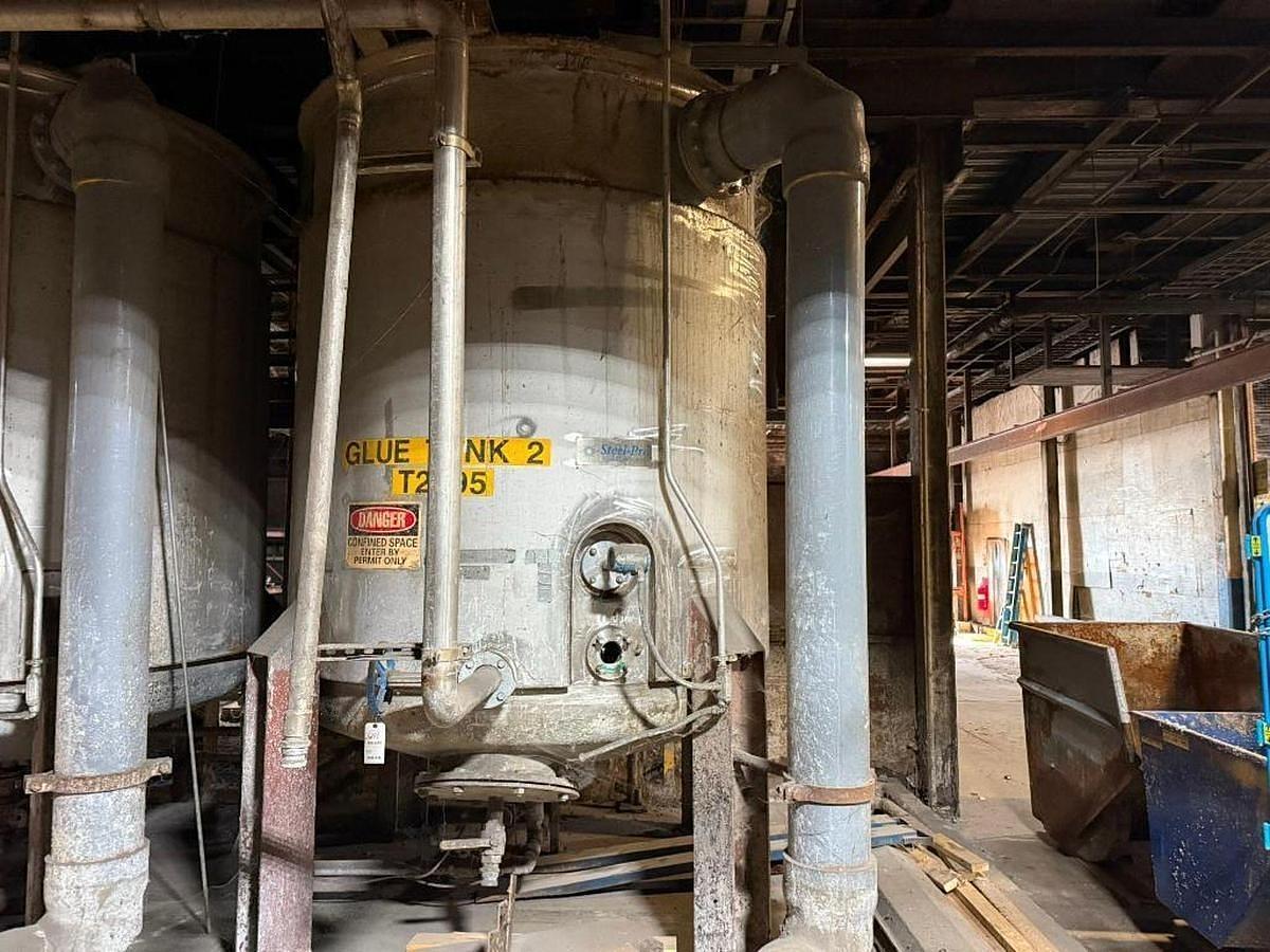 Used 2,500 GALLON 7' DIAMETER X 9' TALL STEEL PRO JACKETED STAINLESS TANK W/ AGITATOR
