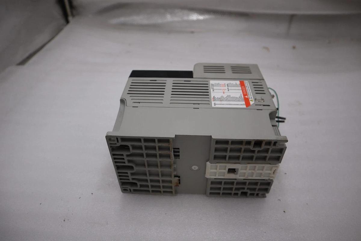 Used Allen Bradley 22B-D2P3N104 /A PowerFlex 40 480V 3-Phase 1HP AC Drive #H1240