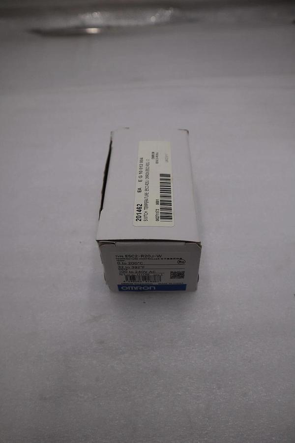 NEW OPEN BOX OMRON E5C2-R20J-W TEMPERATURE CONTROLLER E5C2R20JW STK G686A