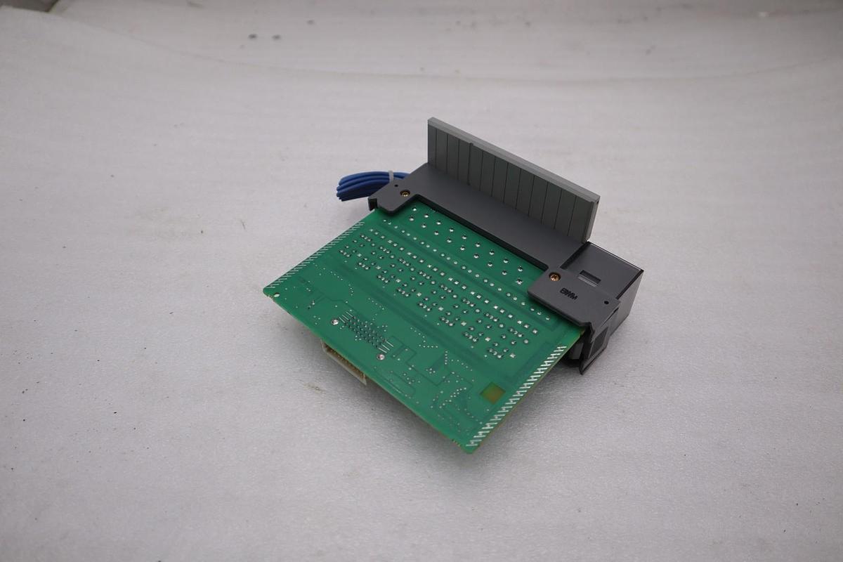 Used ALLEN BRADLEY 1746-OB16 SLC 500 OUTPUT MODULE SERIES D STK 5344A