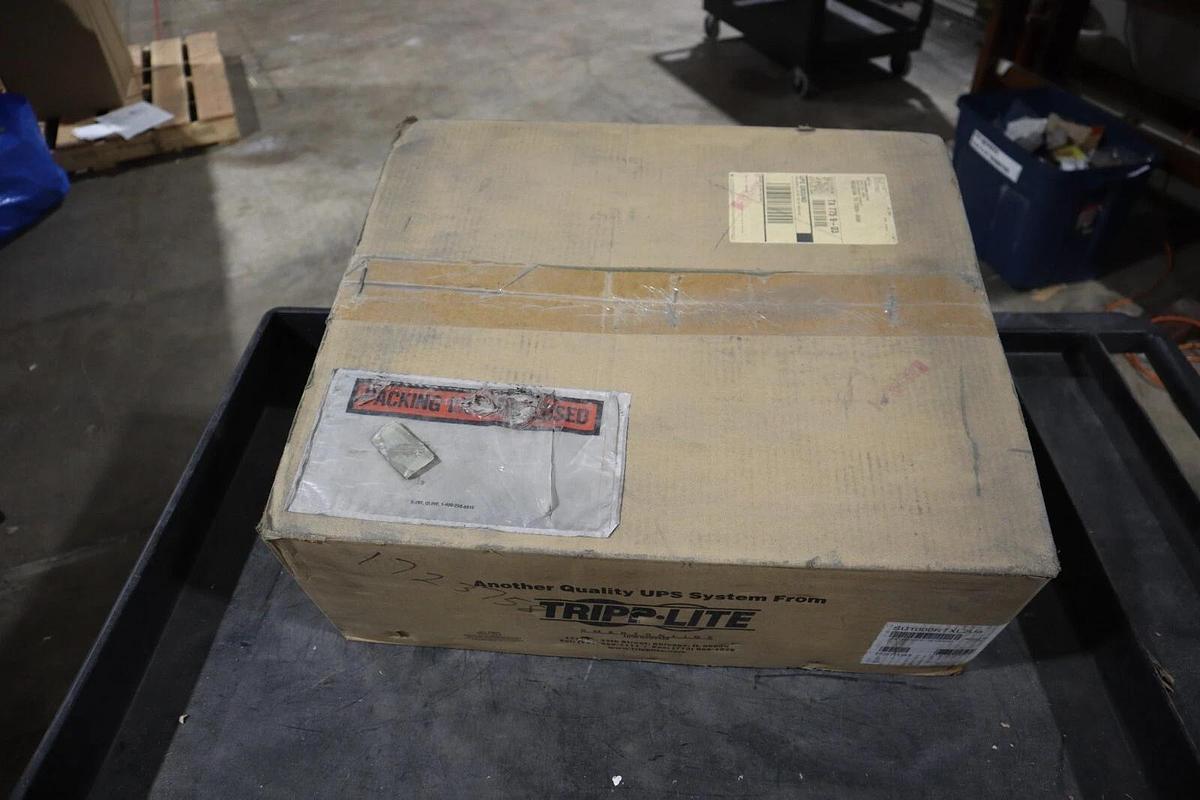 Used NEW Tripp Lite SU1000RTXL2UA Smart Online Ups 120V 800W Double Conversion #HS-4