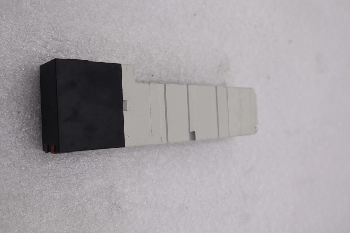 SMC VQ4501-3BW valve, 3 position, plug-in(ac), VQ4000 VALVE, SOL 4/5-PORT #S-373