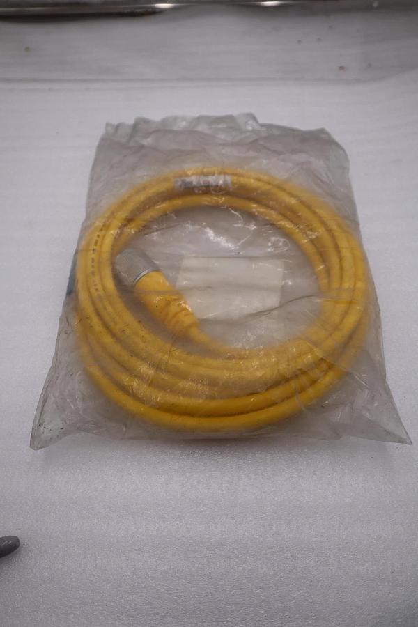 TURCK RKM 76-5M/U2-00137 / RKM765M - NEW IN BOX STOCK H1058