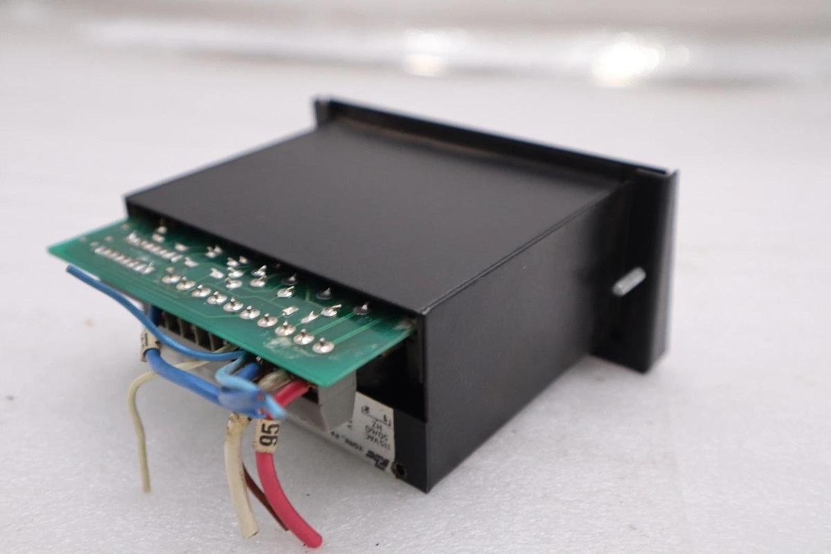 Used RED LION CONTROLS MODEL SCP PRESET COUNTER STOCK H1759