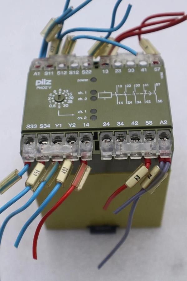 Used PILZ SAFETY RELAY 474790 PNOZ V 30S 24 V DC PNOZV30S24VDC STOCK K-3831