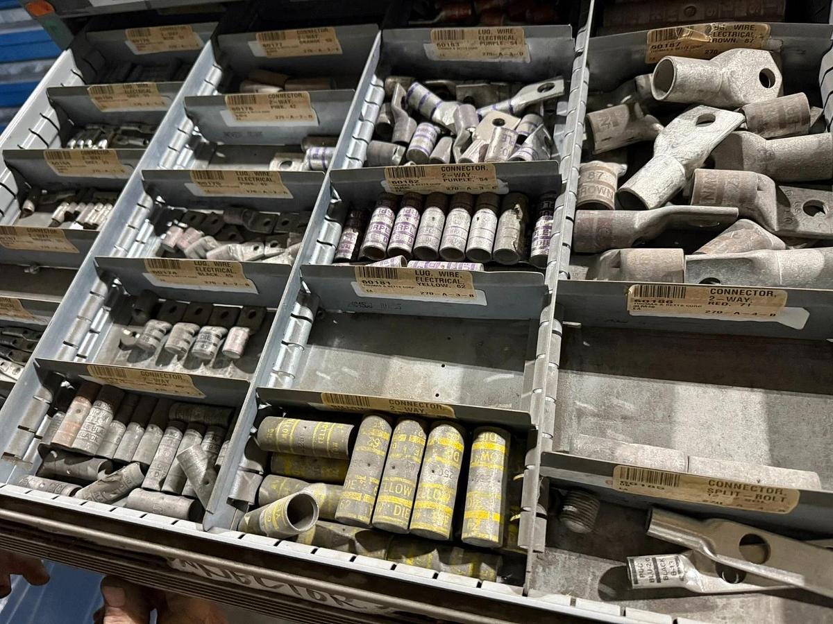 Used LYON 11 DRAWER CABINET MSS II SAFETYLINK 30"X28"X60" (NO CONTENTS)