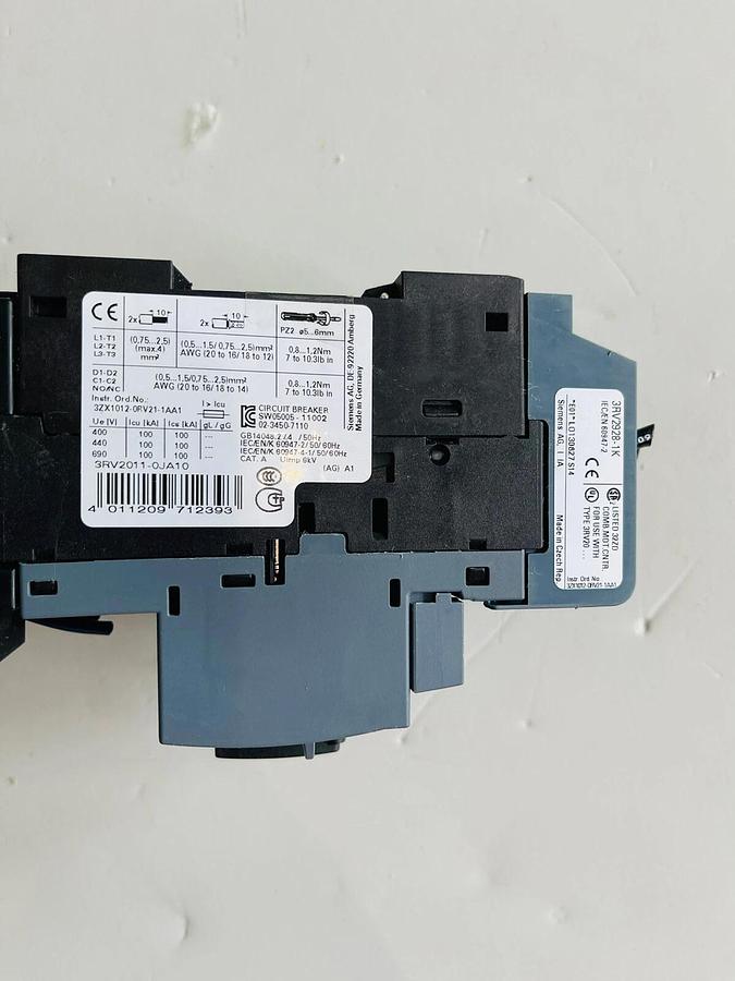 Used SIEMENS SIRIUS 3RV2011-0JA10 CIRCUIT / 3ZX1012-0RH21-1AA1/ 3RV2928-1K #K-813