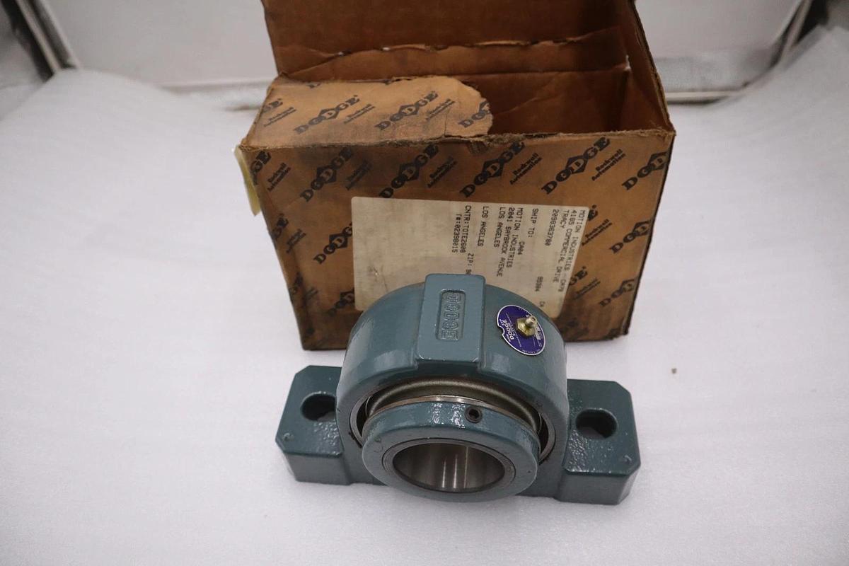 DODGE P2B-S2-207 R Pillow Block Roller Bearing 2-7/16" Bore NEW STOCK 5706CC