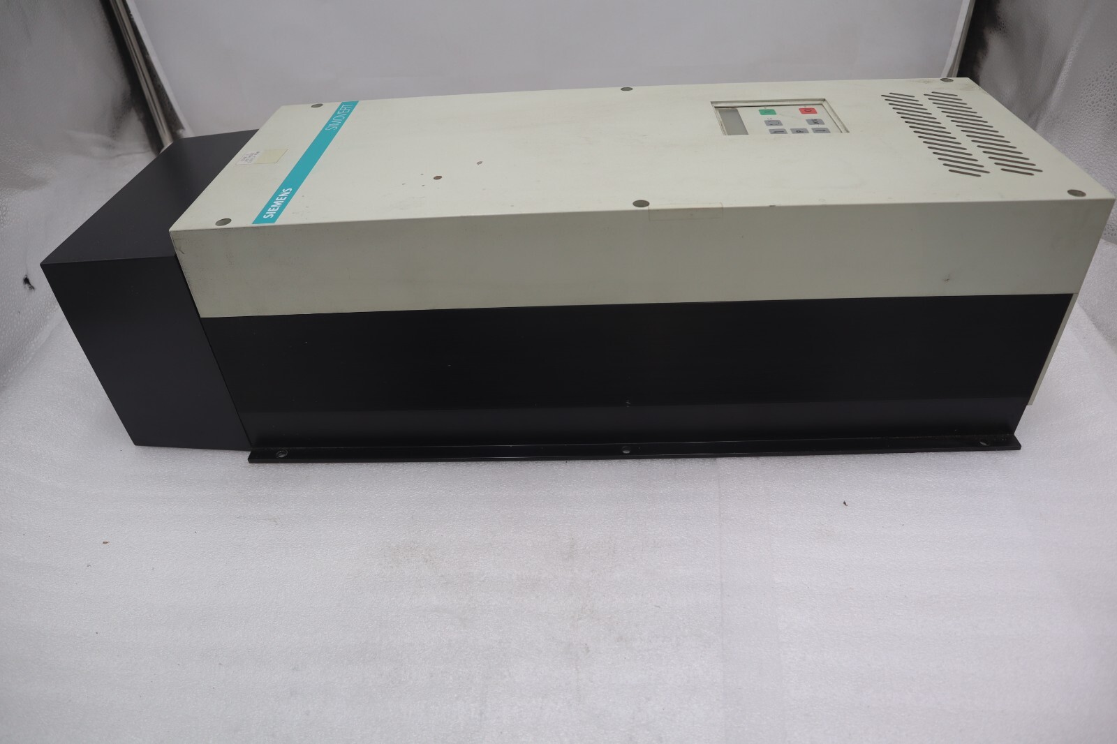 Used SIEMENS 6SE2117-3AA21 / 6SE21173AA21 (NEW) DRIVE AC 15HP 25AMP 300/500V #999-C