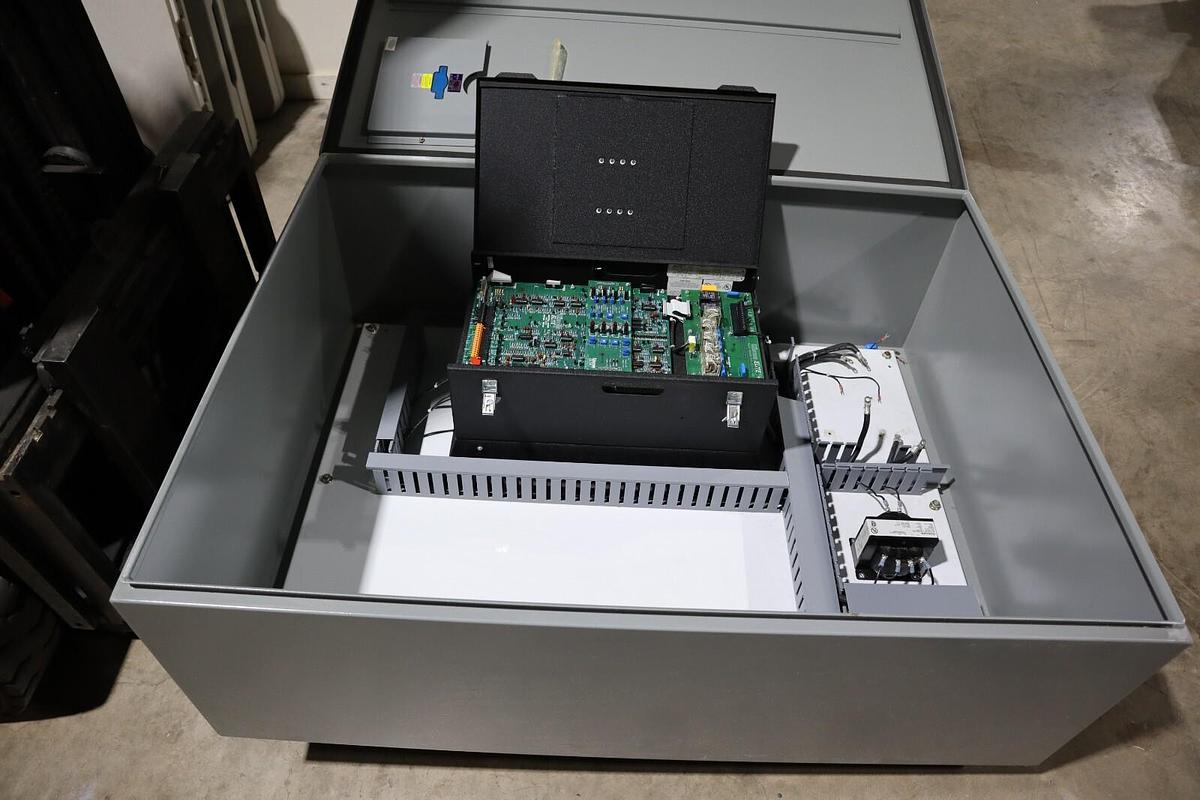 Used Carotron E06040-000 ELITE D.C. MOTOR CONTROLLER WITH CABINET NEW STOCK S-575