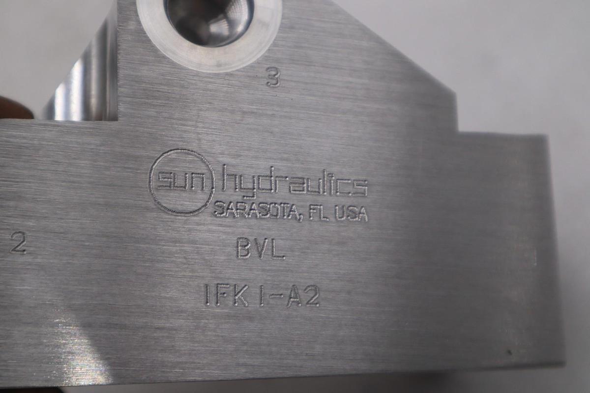 Sun Hydraulics BVL Line Mount Manifold - NEW - STOCK GF798