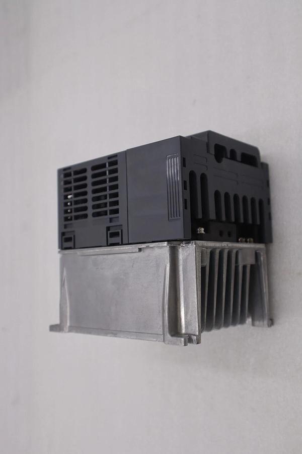 NEW Mitsubishi FR-D740-012-NA Vfd Drive 380-480V-AC 0.2-400Hz STOCK H12