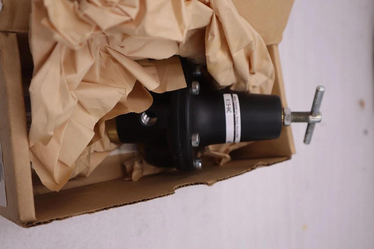 Used Watts R119-04C Air Regulator 1/2” female NPT 0 - 125 PSI - STOCK GF1334