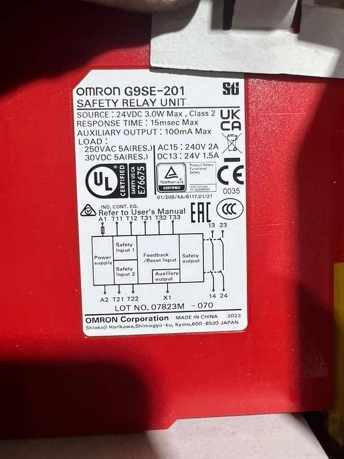 NEW OPEN BOX Omron G9SE-201 Safety Relay Unit - DC 24V STK L793CC