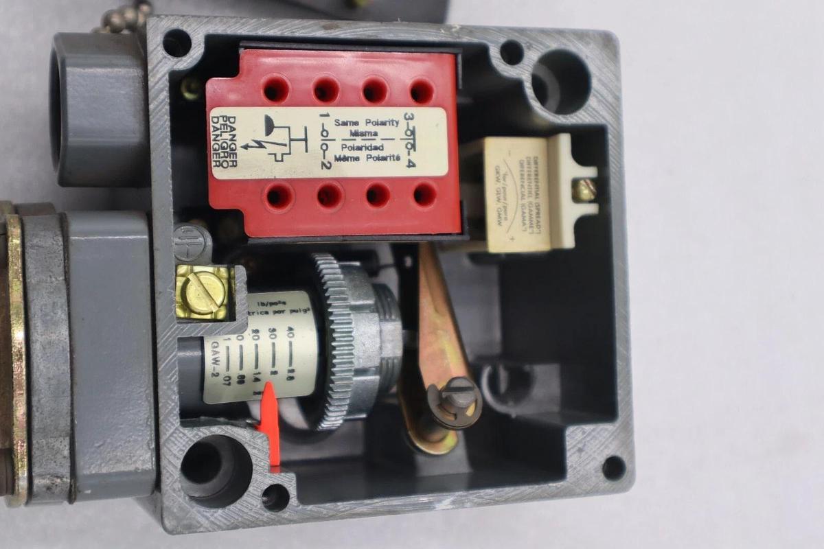 Used NEW OPEN BOX SQUARE D 9012 GAW-5 SER C PRESSURE SWITCH STOCK 5495