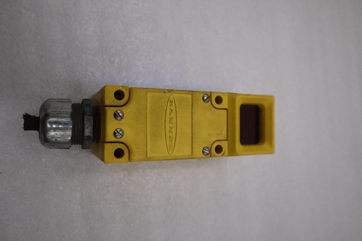 Used BANNER Model D1 Multi Beam Scanner Block STOCK H1672A