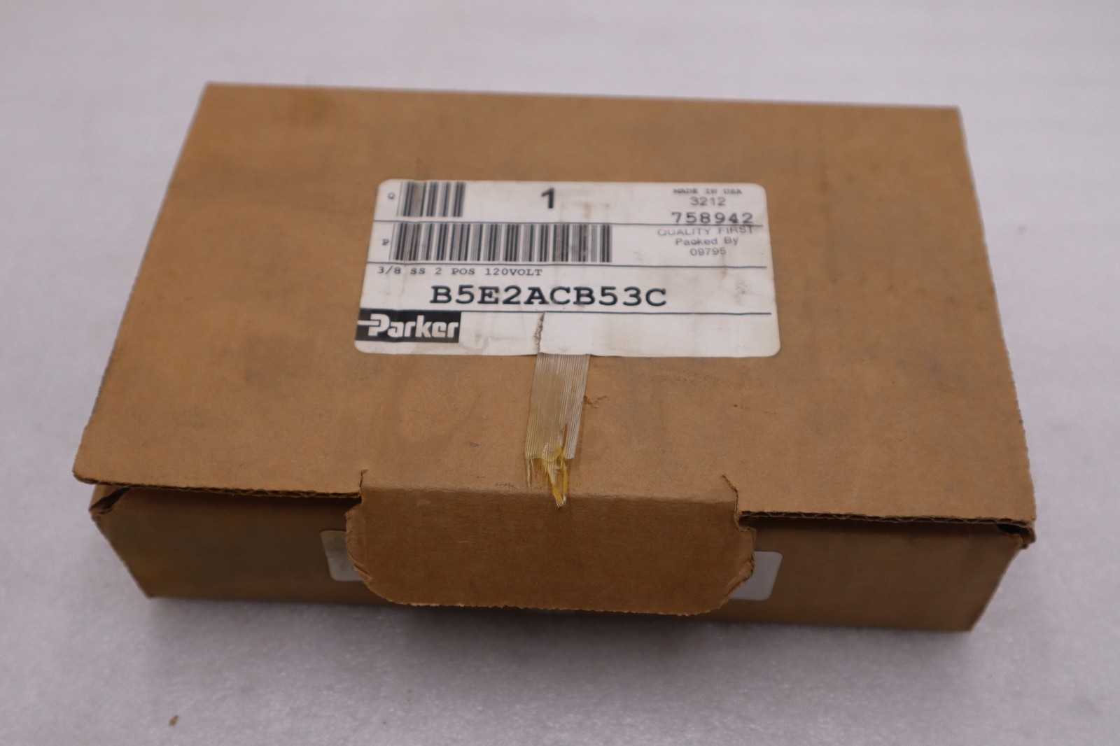 NEW PARKER B5E2ACB53C SOLENOID VALVE 3/8 2 POS. 120V - STOCK GF850