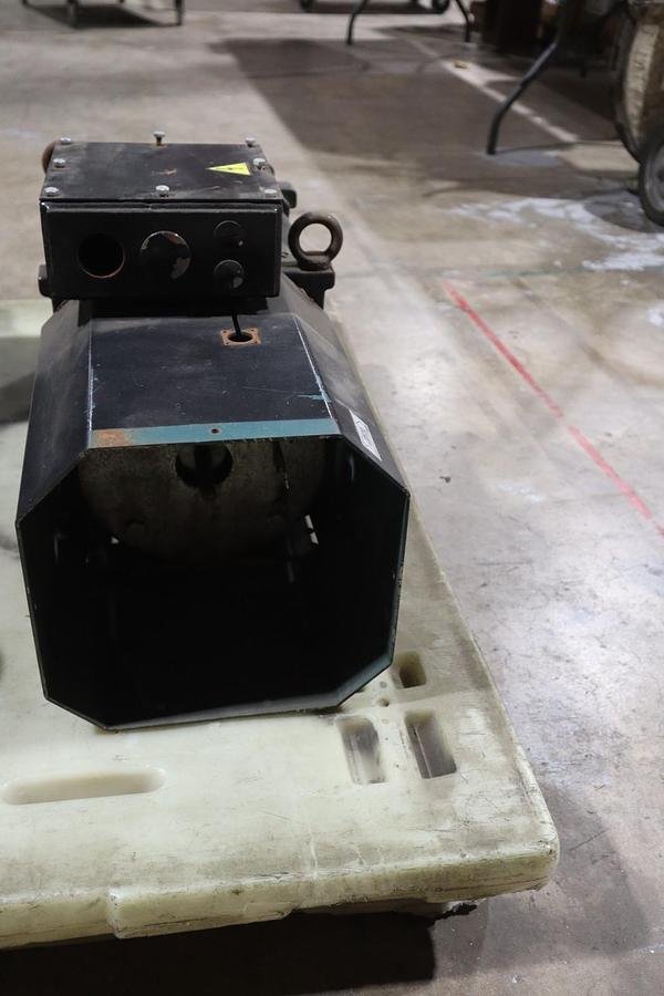 Used Allen-Bradley HPK-B1308E-SA42AA High Power AC Servo Motor (MISSING BACK COVER)