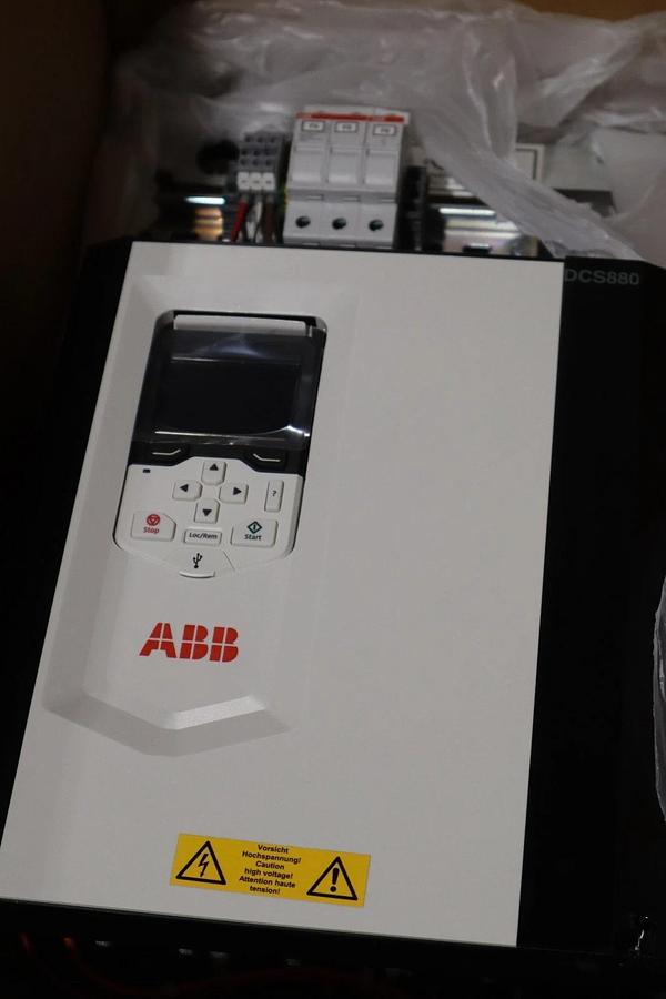 Used ABB DCS880-EP2-0100-05 PANEL DRIVE 230/460 VAC - 3PH 20/40HP - STOCK SGF-1