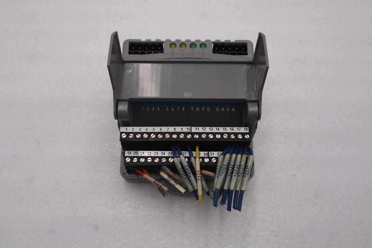 Used GIDDINGS & LEWIS M.1300.7372 R1 Input Module 24VDC SINK/SOURCE STOCK 628-D